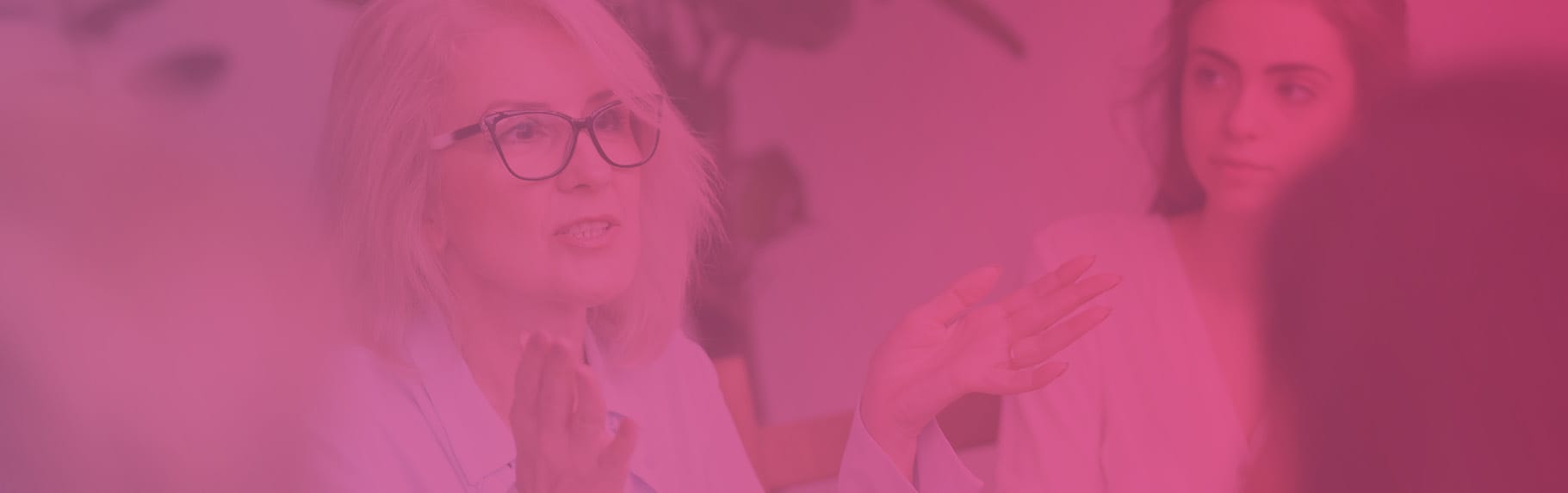 دورات تدريبية في تمكين المرأة (LEADWomen)